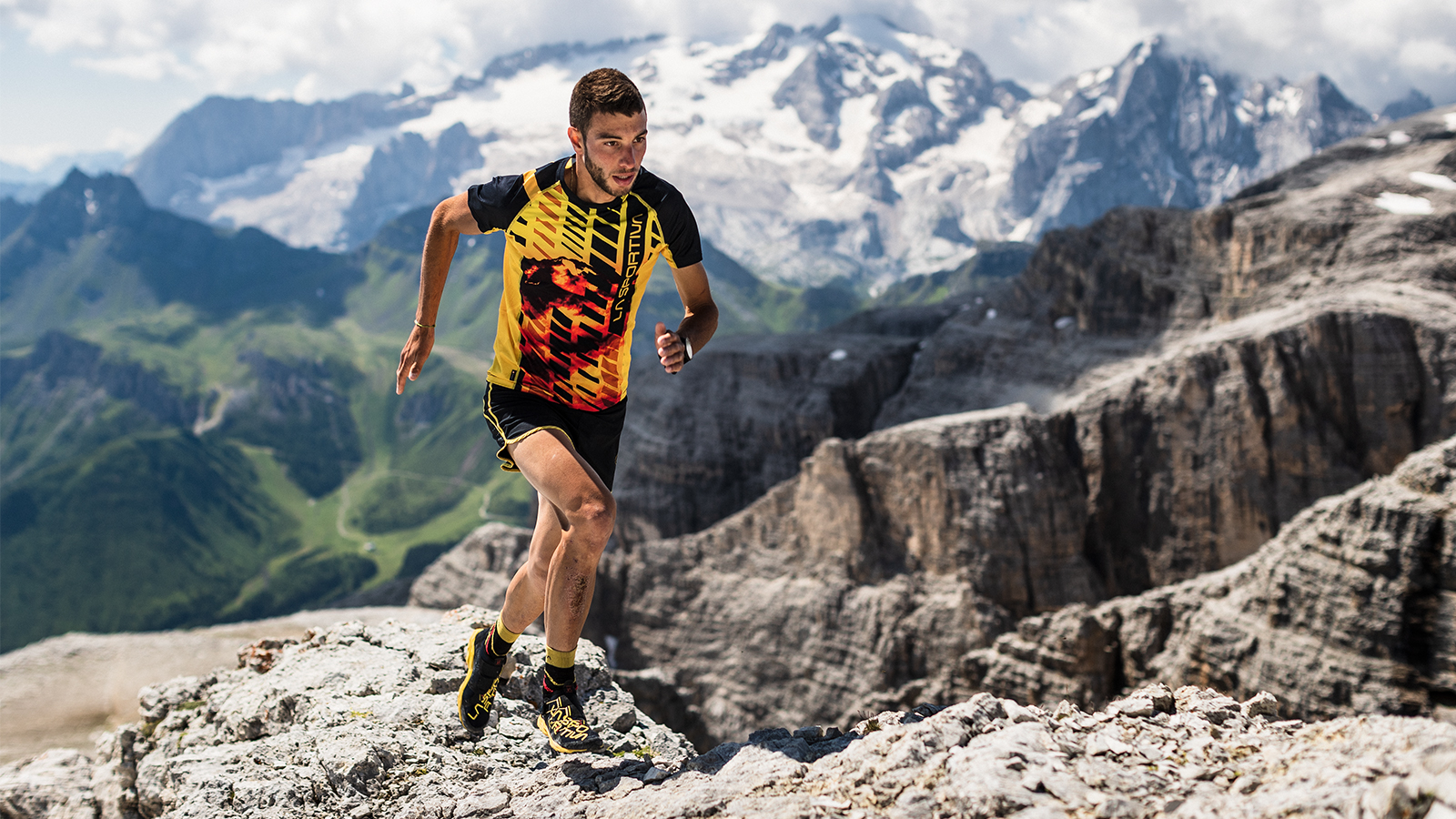Nadir Maguet running in the Dolomites