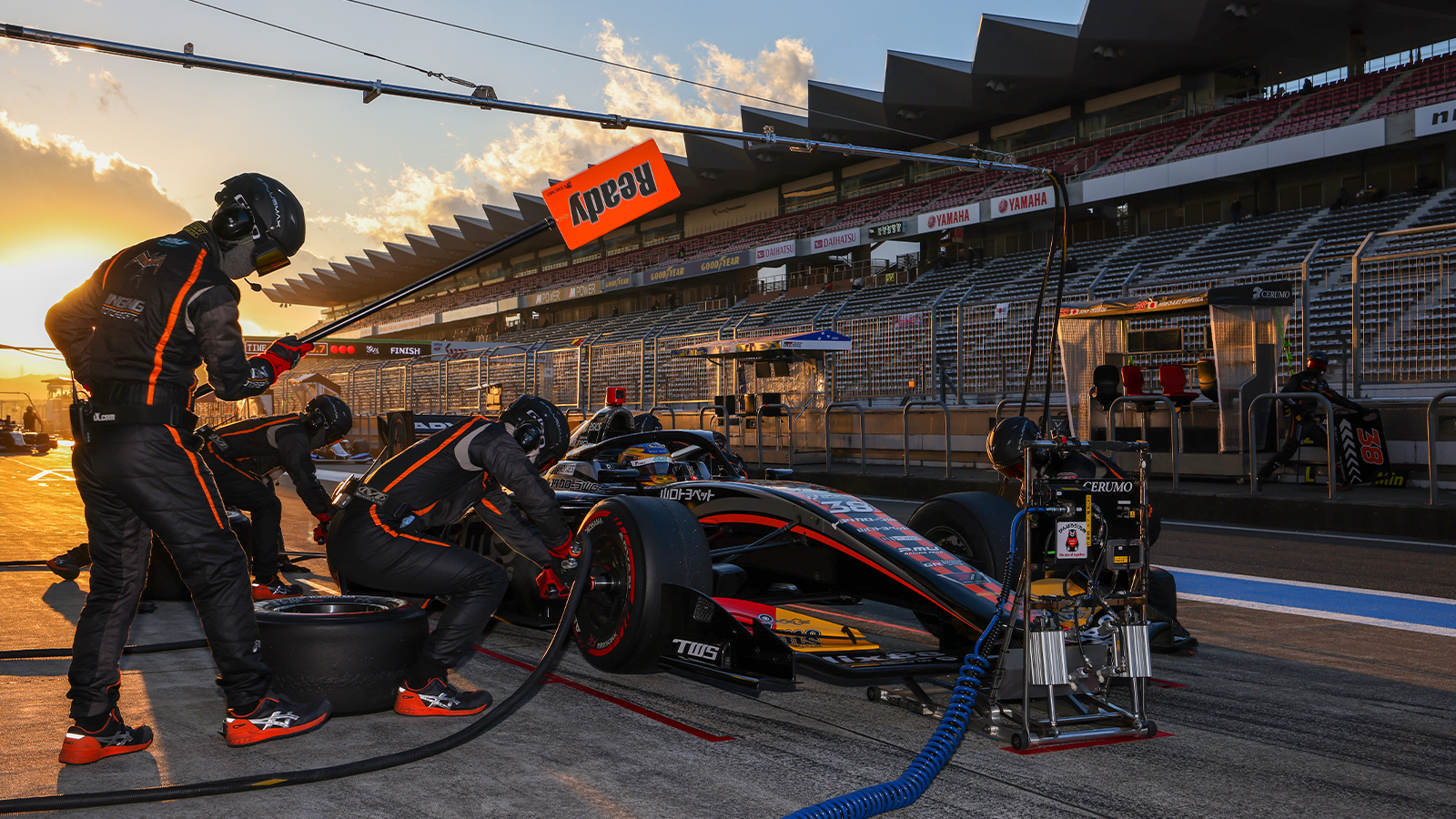 IngIng Motorsport Team during a pitstop