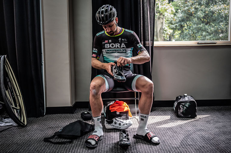 BORA - hansgrohe putting on his Specialized S-Works 7 Road Cycling Shoe
