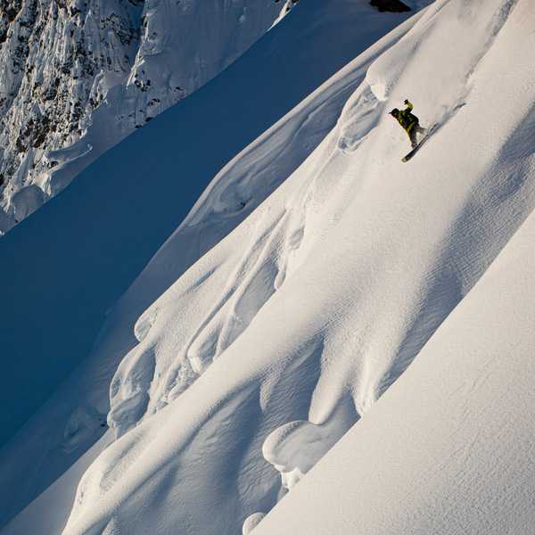 Snowboarder in powder snow