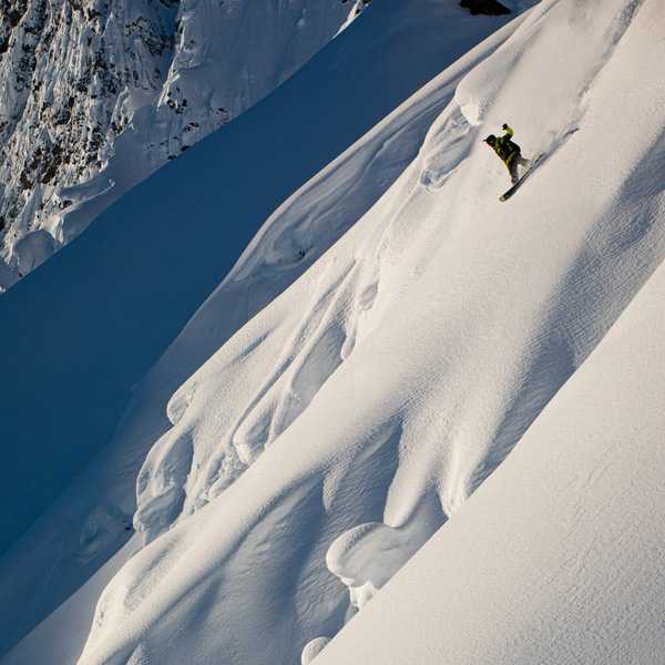 Snowboarder in powder snow
