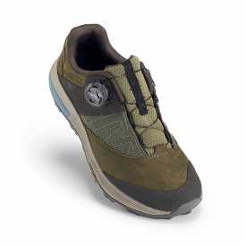 hiking shoes with boa